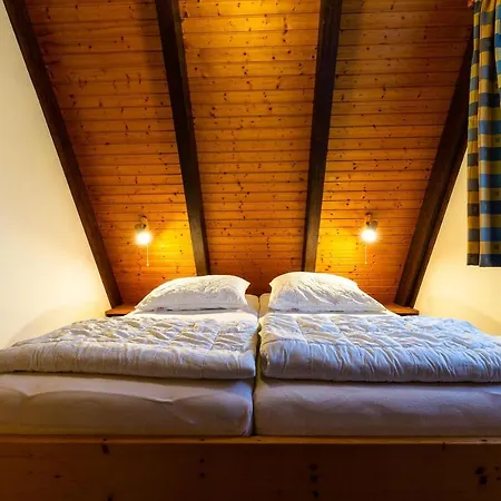 Ferienwohnpark Nurdachhaus Typ 8 Ndt 006 Hébergement de vacances Immenstaad am Bodensee